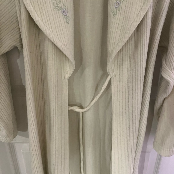 Embroidered Cream Robe - Picture 3 of 8